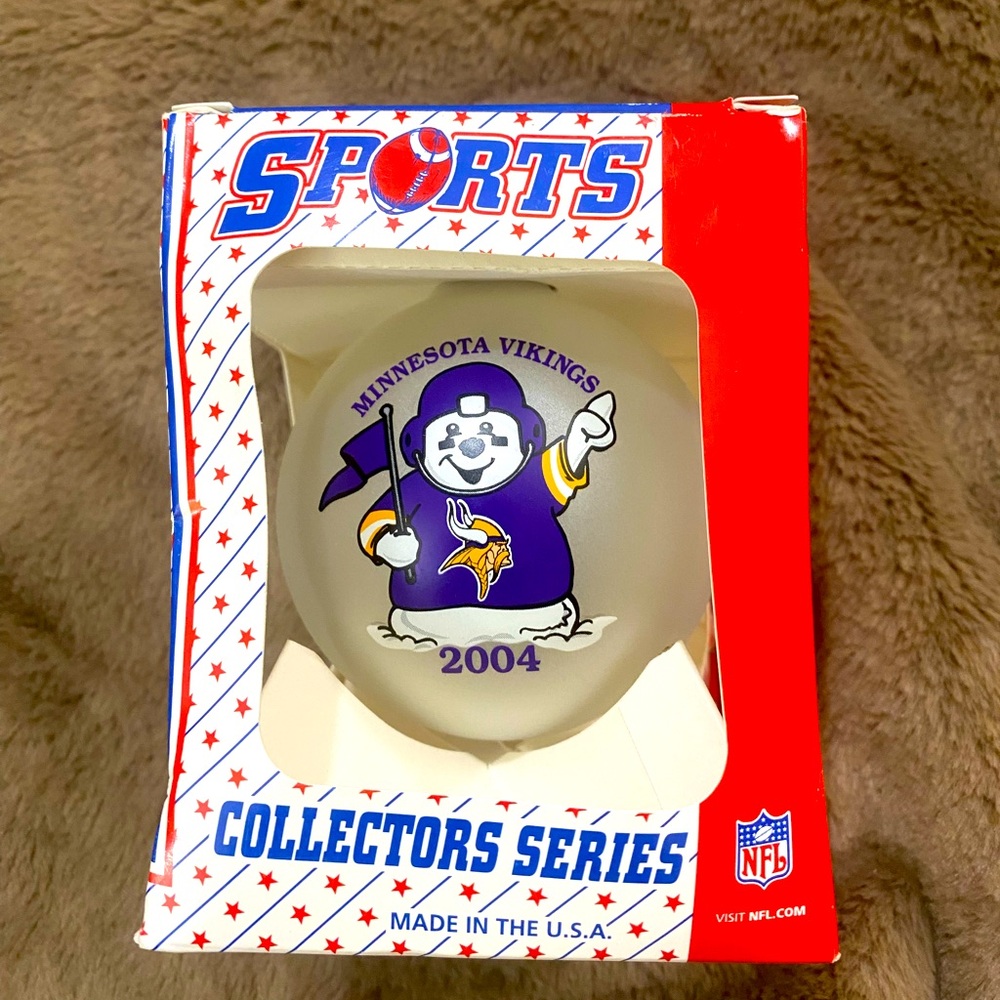 2004 Topperscot Minnesota Vikings NFL Snowman Glass Christmas Ornament